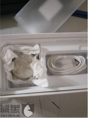 宿迁男子花千元在淘宝买手机 顺丰送来模型和一块石头