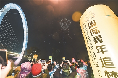 666架无人机助阵 中外青年南京“追梦”