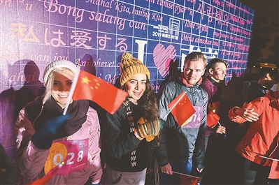 666架无人机助阵 中外青年南京“追梦”