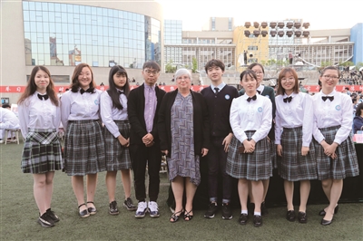 南京卫校今年新被国王学院录取的学生。 新华报业视觉中心记者 刘莉 摄