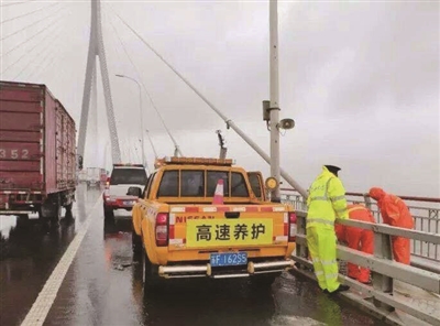 专家会诊苏通大桥  阻尼器可修复大桥结构安全