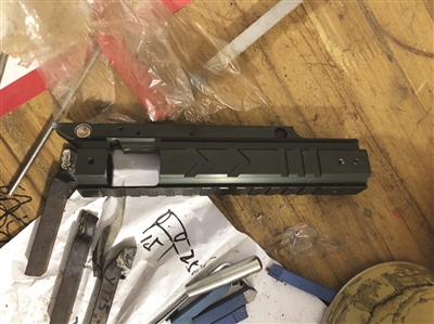 美容院里查出2000多个枪支部件 多名嫌疑人落网