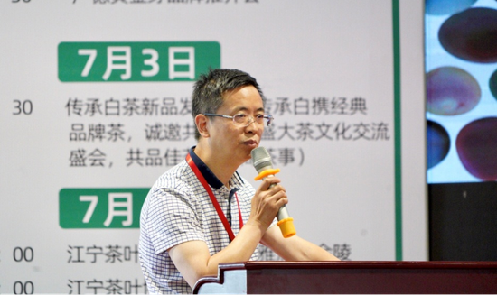 南京雨花石协会副会长张云龙作“玉文化和雨花玉的鉴赏”讲座