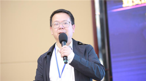 图为赵军宁院长在演讲