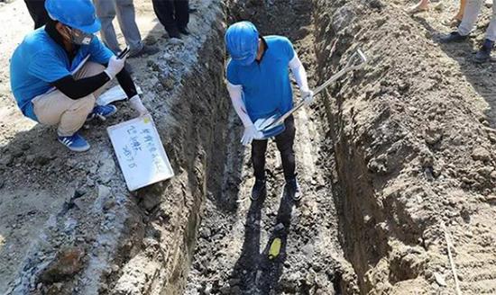 常州一园区偷埋化工废料 省政府专案组进驻调查