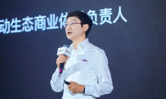 百度集团副总裁、移动生态商业体系负责人王凤阳在《生成式AI开创商业新生态》演讲。