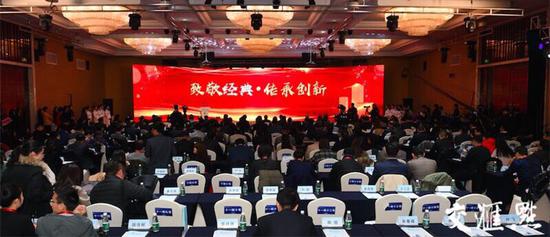 第十三届新华高峰会，A.O.史密斯丁威总裁当选“年度经济封面人物