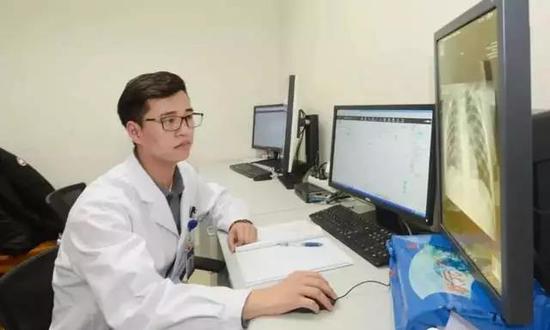 大赞！无锡名医美联航上紧急救人