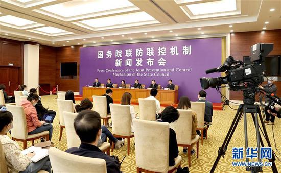 　　4月27日，国务院联防联控机制在北京召开新闻发布会，介绍依法防控境外疫情输入最新情况。 新华社记者 陈建力 摄