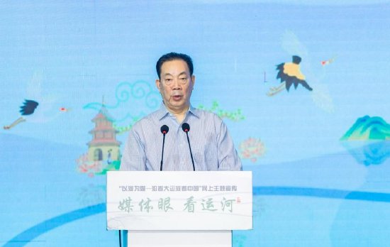 新华社原副社长、新华网原总裁兼总编辑周锡生作主旨发言