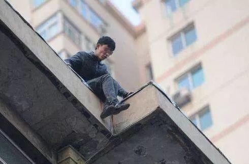 镇江一患癌家人拖累再跳楼老人丝袜美腿小女生身亡不想图片