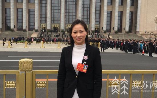 全国人大代表莫元花：针为笔线为墨 巧绣满园春