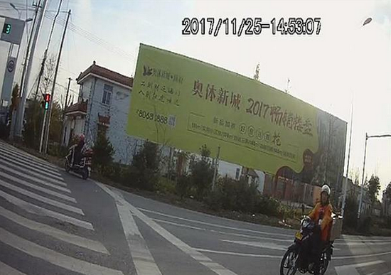 外地男子耍小聪明 废品站找来两块假牌照套牌