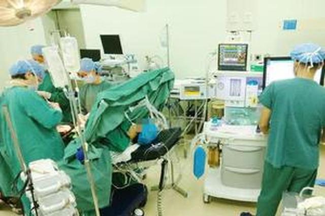 宫外孕妈妈为保孩子拒不手术 腹痛出血被紧急送医