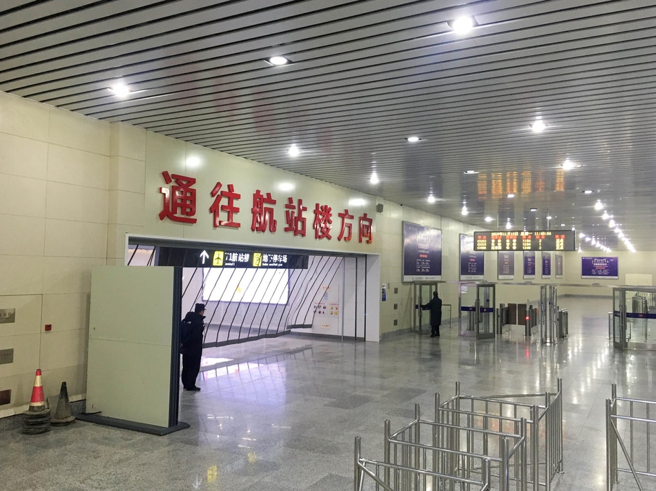 龙嘉机场综合交通枢纽地下通道投入使用近一月 获赞无数