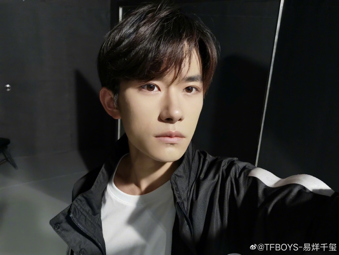 易烊千玺表情包出自哪里 678e-hyrtarv5989989.jpg