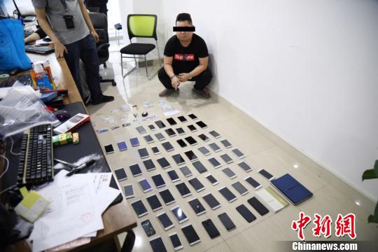 惠州网络投资诈骗案抓捕现场。　警方供图 摄