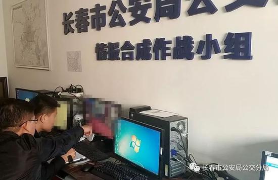  分局信息研判小组民警在工作