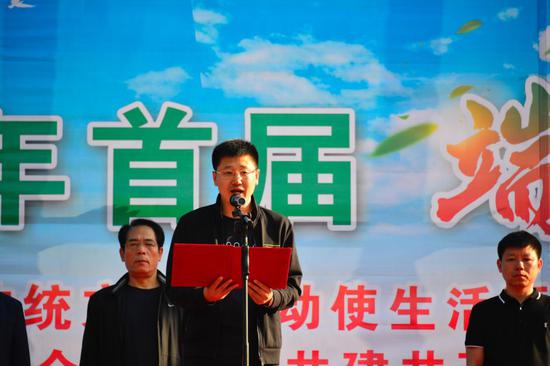敦化市委宣传部副部长张广辉宣布本次登高节开幕