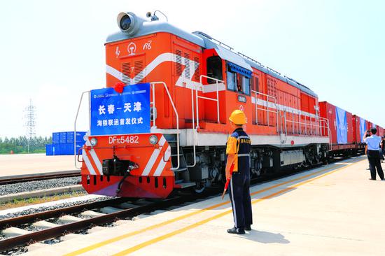 长春至天津海铁联运班列首发现场。 于剑南 摄