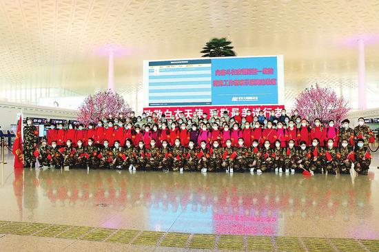 3月22日，在圆满完成支援武汉任务后，吉林首批返程医疗队员在武汉天河国际机场集结，将离汉返回吉林。
