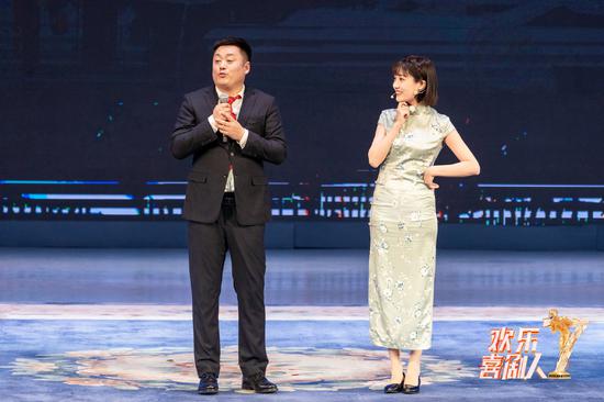 宋晓峰和李艺彤。