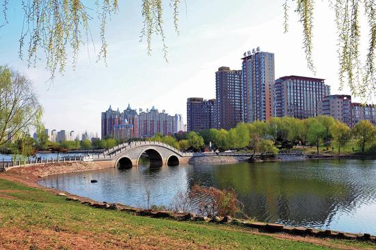 吉林高新区江滨公园是夏季避暑好去处。