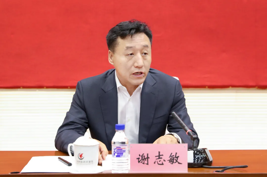 长春市政府副秘书长,长春经济技术开发区党工委书记、管委会主任,兴隆综保区管委会主任谢志敏在会上讲话。
