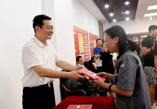 长春建立政务服务社会监督员制度 62名群众监