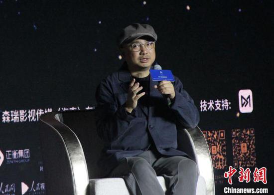导演徐峥与青年电影人及电影爱好者分享自己对电影的创作感悟。 张一辰 摄