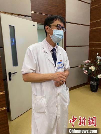 项丞是哈尔滨医科大学附属肿瘤医院的一名医生 王妮娜 摄