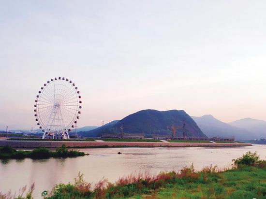 建设中的通化生态旅游和自安山城周边环境整治项目。王忠先摄