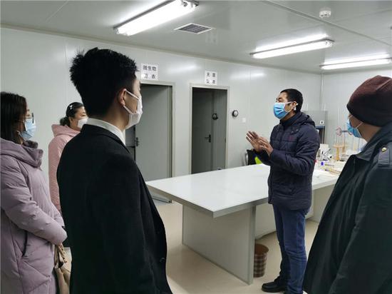 疫情期间,新区相关负责人到公司指导防疫工作。