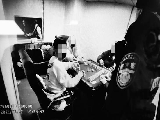 棋牌室被查。警方供图