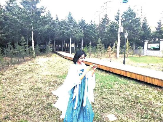 吴汶鸿同学穿汉服去踏青(本人供图)