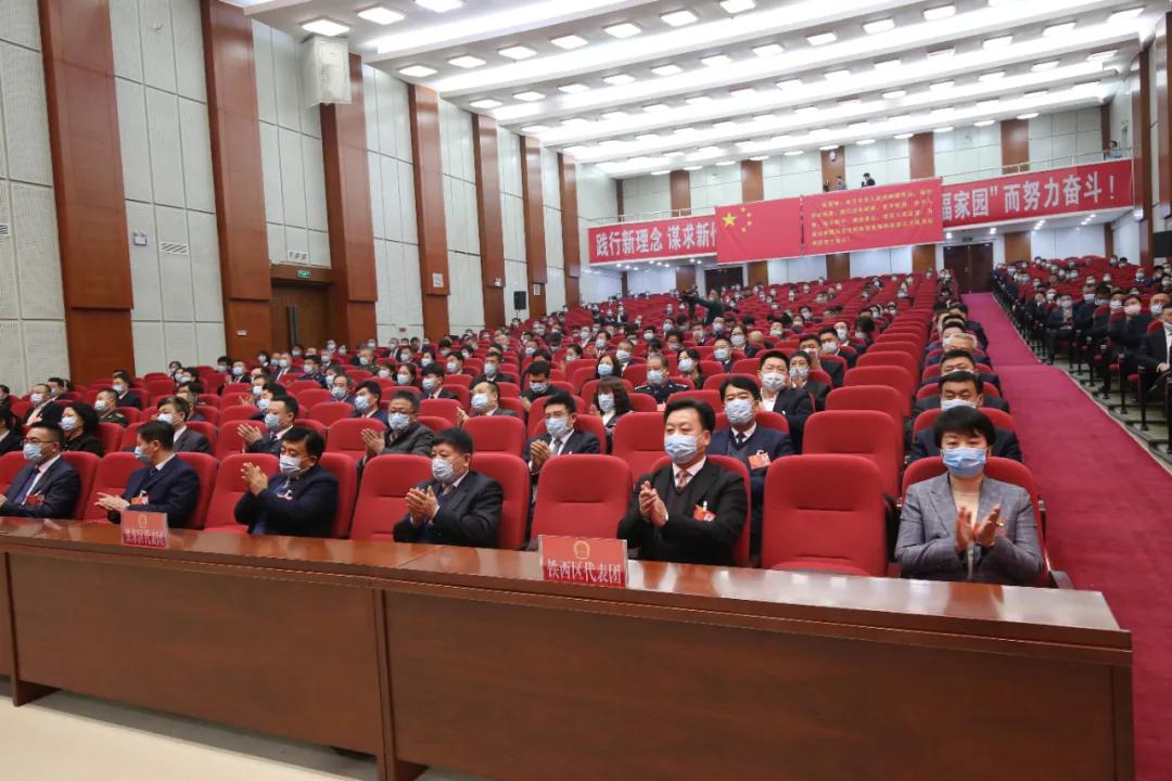 1月13日,四平市第八届人民代表大会第七次会议圆满完成各项议程,胜利闭幕。记者 李敬元 摄