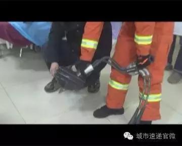 长春男子眼眶插入一尺多长焊条 医生消防合力