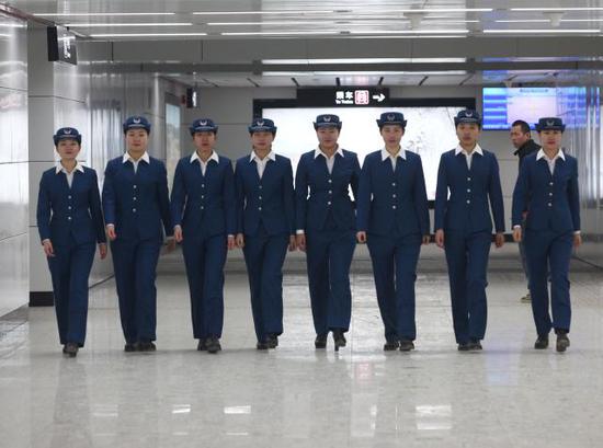 快来瞄一眼!长春地铁司乘靓装亮相