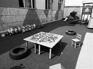 玩具在日光下曝晒。