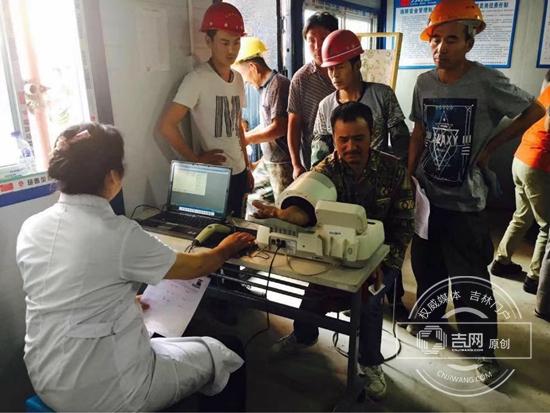 长春人力资源和社会保障局开展免费体检进工地