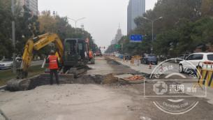 过往车辆通行缓慢