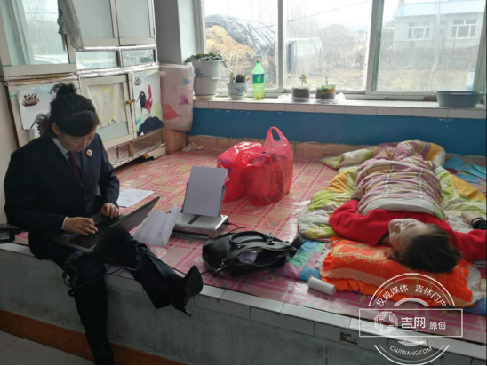 14岁,花一样的年纪,本应该快乐地享受校园时光,但出生在吉林市永吉县万昌镇的小美(化名)却经历不堪回首的童年……