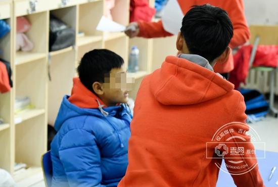 长春12岁男孩为亡父销户 为何感动了无数人?