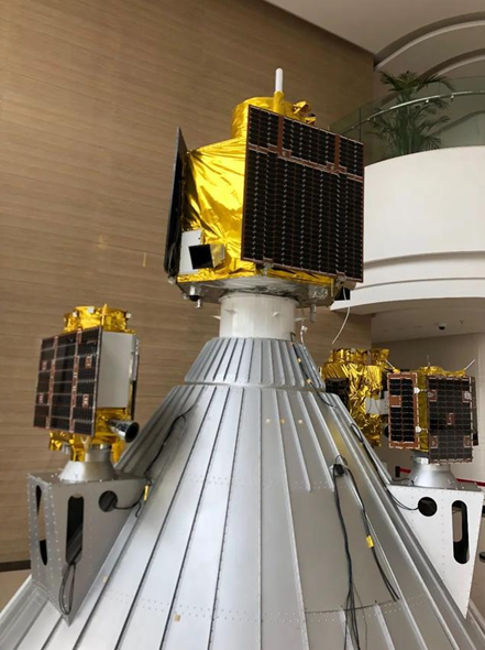 “吉林一号”一箭四星模型(长春日报供图)