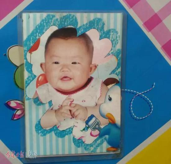 幼年的小爽憨态可掬