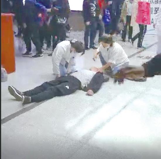患者逐渐恢复了心跳和意识