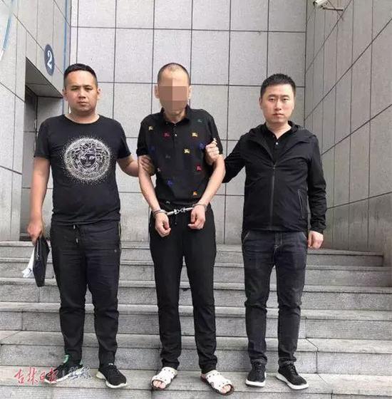  专案组民警将犯罪嫌疑人张某抓获