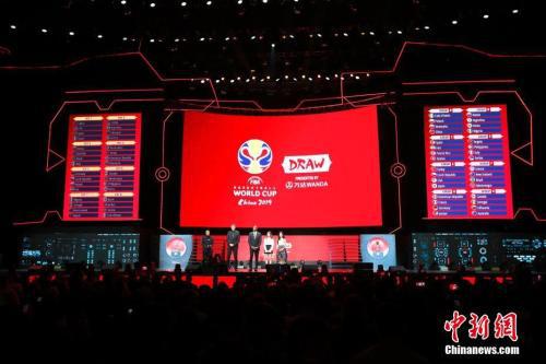 在男篮世界杯中，中国队与波兰、科特迪瓦以及委内瑞拉分在A组。