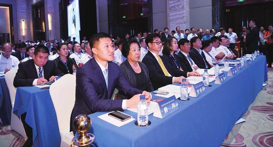 韩丹作为全球吉商优秀企业家代表应邀出席本届吉商大会开幕式。