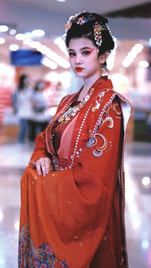 谭文璇同学汉服写真(本人供图)